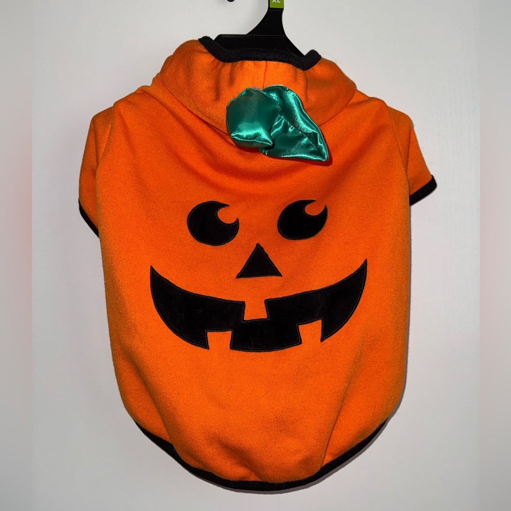 Petco Bootique Pumpkin Jack-o-Lantern Hoodie For Dogs (Fits MEDIUM Size Dog)